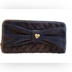 Juicy Couture Black Velveteen Quilted Zip Wallet "Tied with Bow" Heart Valentine